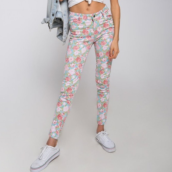 Motel Rocks Pants - MOTEL- Floral Skinny Jeans Motel Rocks Pants - MOTEL- Floral Skinny Jeans